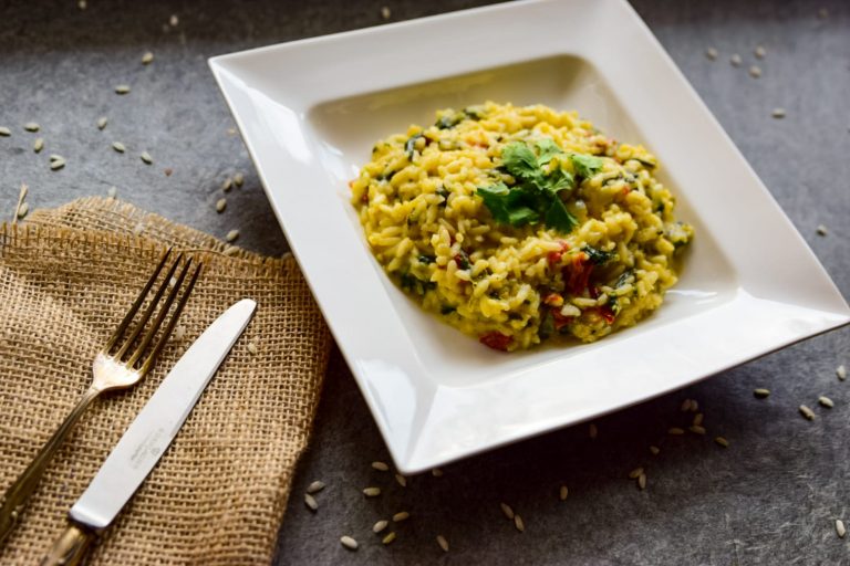 Risotto ze szpinakiem i suszonymi pomidorami