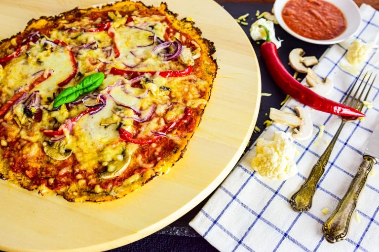 Pizza na spodzie z kalafiora