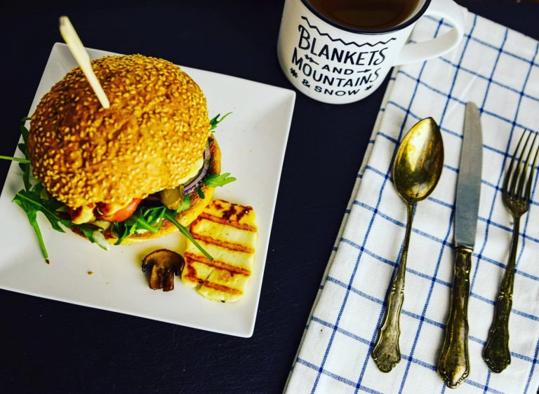 Vege burger z halloumi