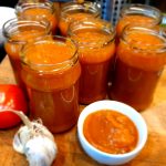 Ketchup z cukinii i czosnku