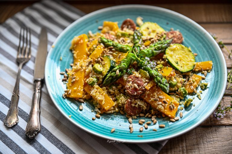 Tabbouleh z kalafiora ze szparagami, dynią i chorizo