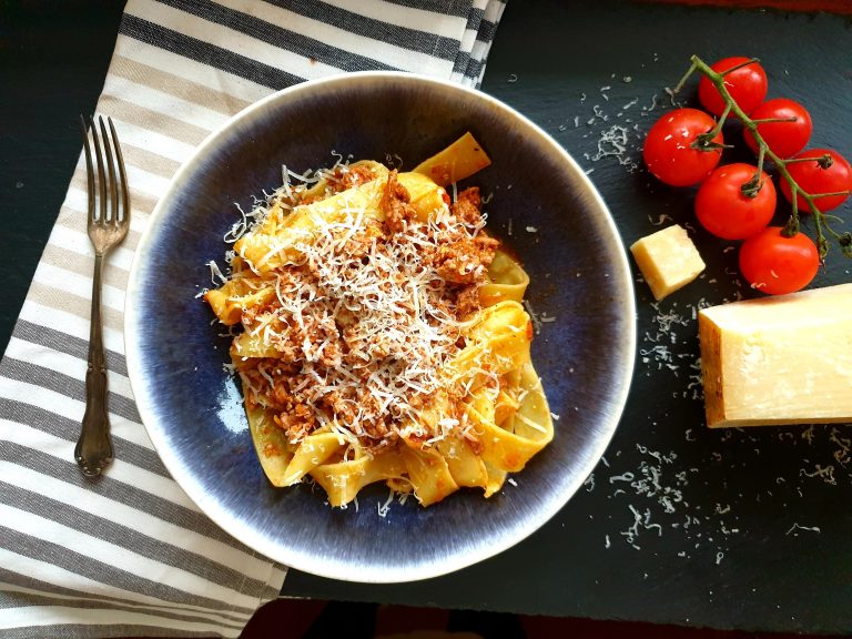 Pappardelle z sosem bolońskim